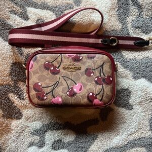 COACH MINI JAMIE CAMERA BAG IN SIGNATURE CANVAS WITH CHERRY  🍒